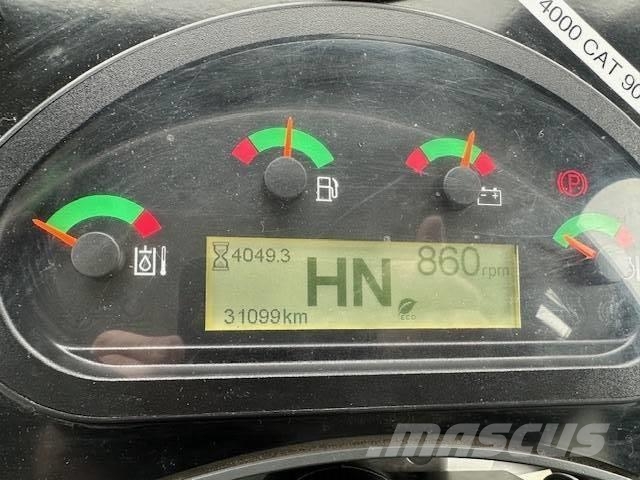 CAT 906 M لوادر بعجل