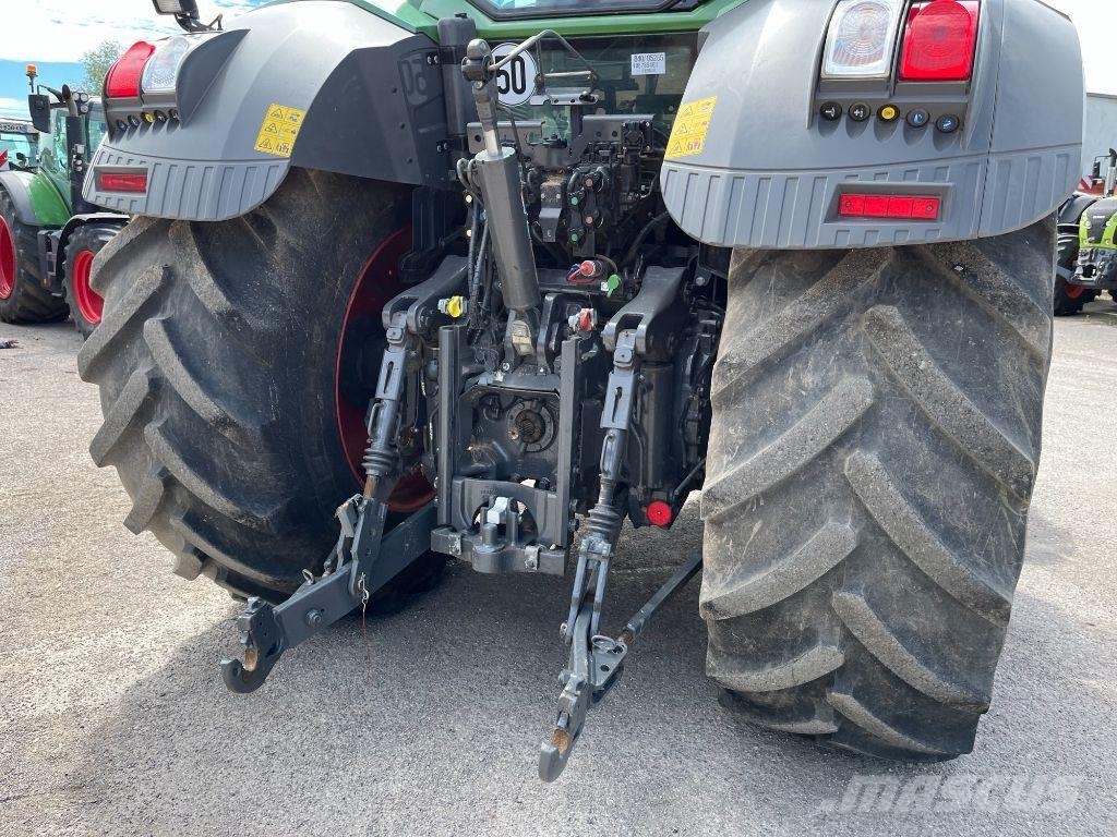 Fendt 824 PROFI+ Трактори