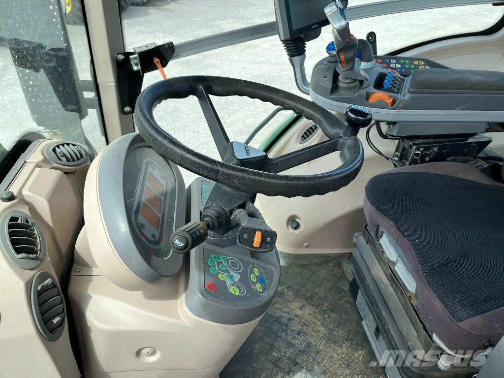 Fendt 824 PROFI+ Трактори