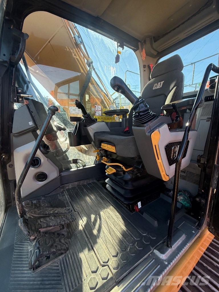 CAT 320 Crawler excavators