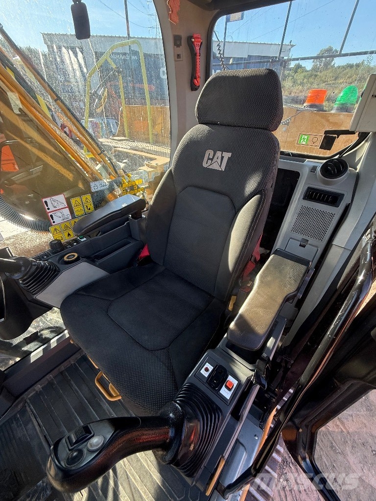 CAT 320 Crawler excavators