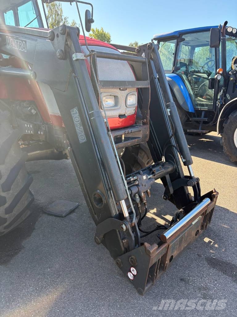 Valtra M 150-4 Traktori
