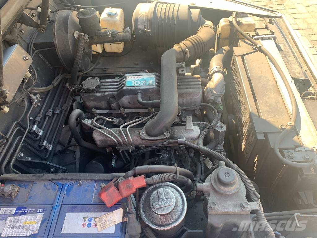 Toyota 2TD25 /02/ V-3839 EO Flughafenausrüstung