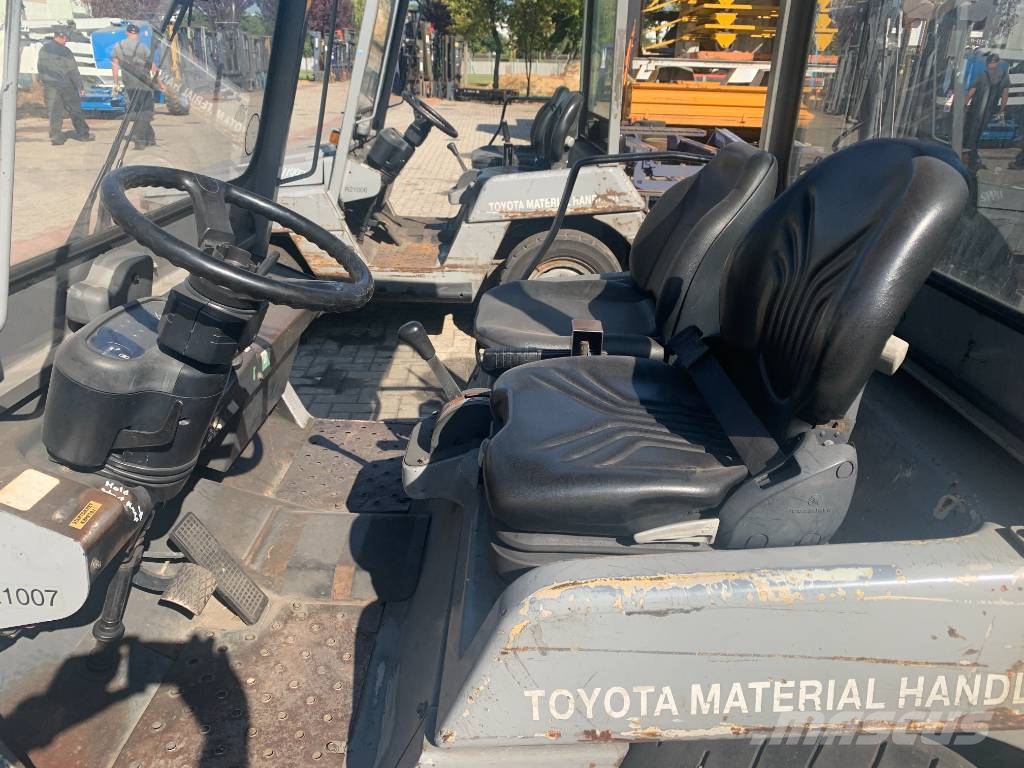 Toyota 2TD25 /02/ V-3839 EO Flughafenausrüstung
