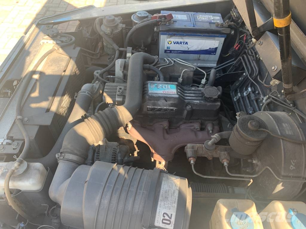 Toyota 2TD25 /02/ V-3839 EO Flughafenausrüstung