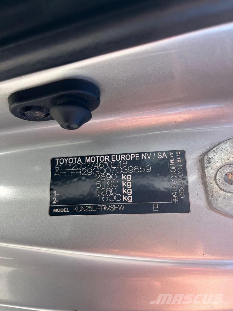 Toyota Hilux 4x4 EU SALES 1300.- Euro TAX WILL BE ADDED Carros