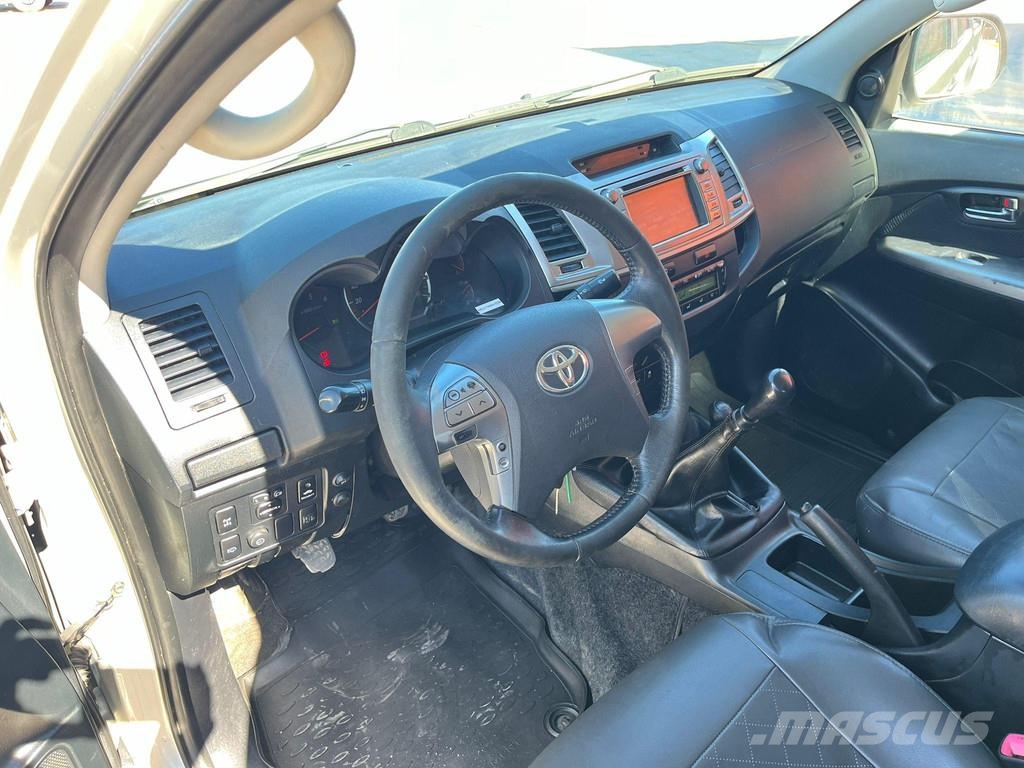 Toyota Hilux 4x4 EU SALES 1300.- Euro TAX WILL BE ADDED Carros