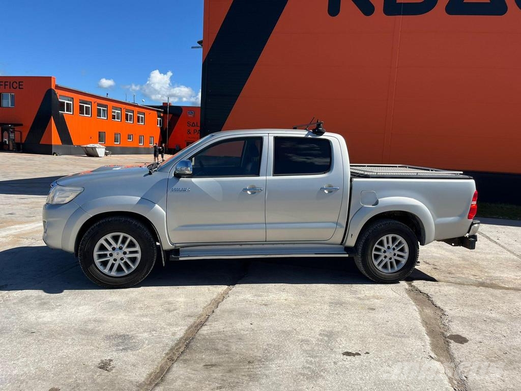 Toyota Hilux 4x4 EU SALES 1300.- Euro TAX WILL BE ADDED Carros