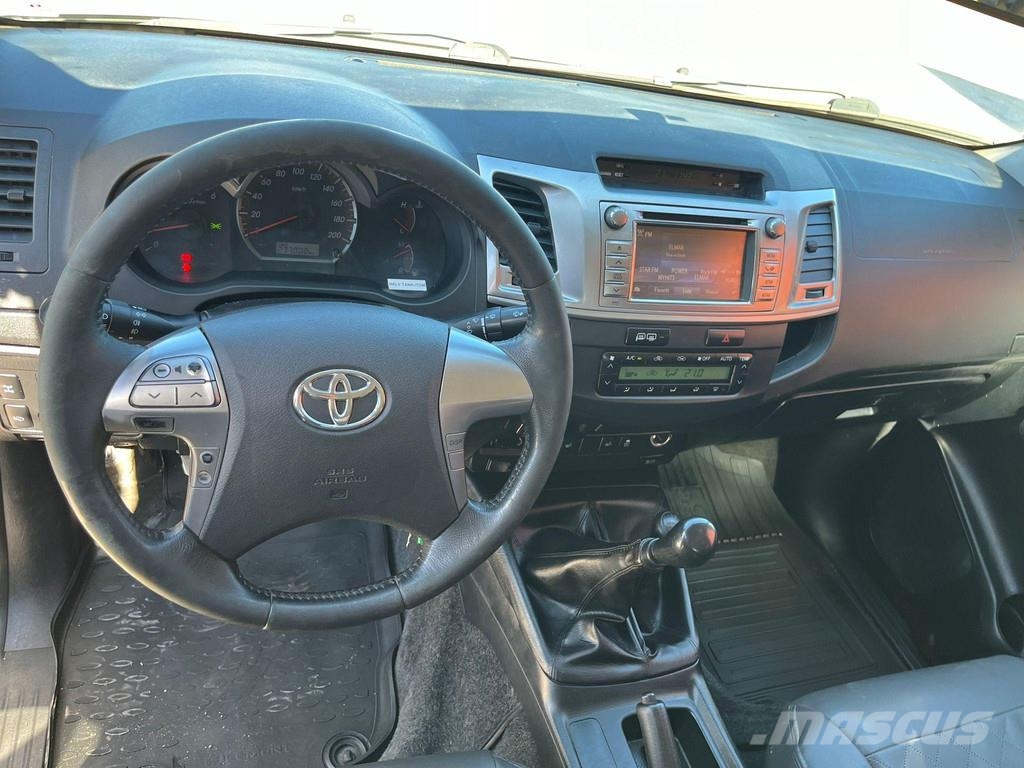 Toyota Hilux 4x4 EU SALES 1300.- Euro TAX WILL BE ADDED Carros