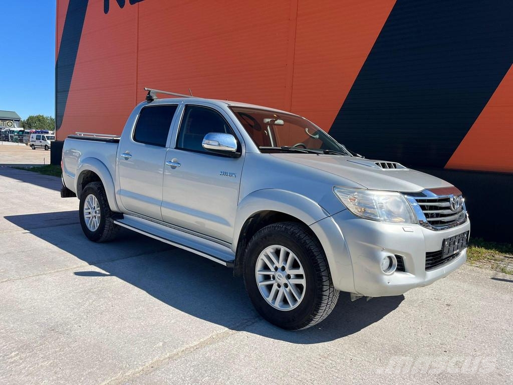 Toyota Hilux 4x4 EU SALES 1300.- Euro TAX WILL BE ADDED Carros