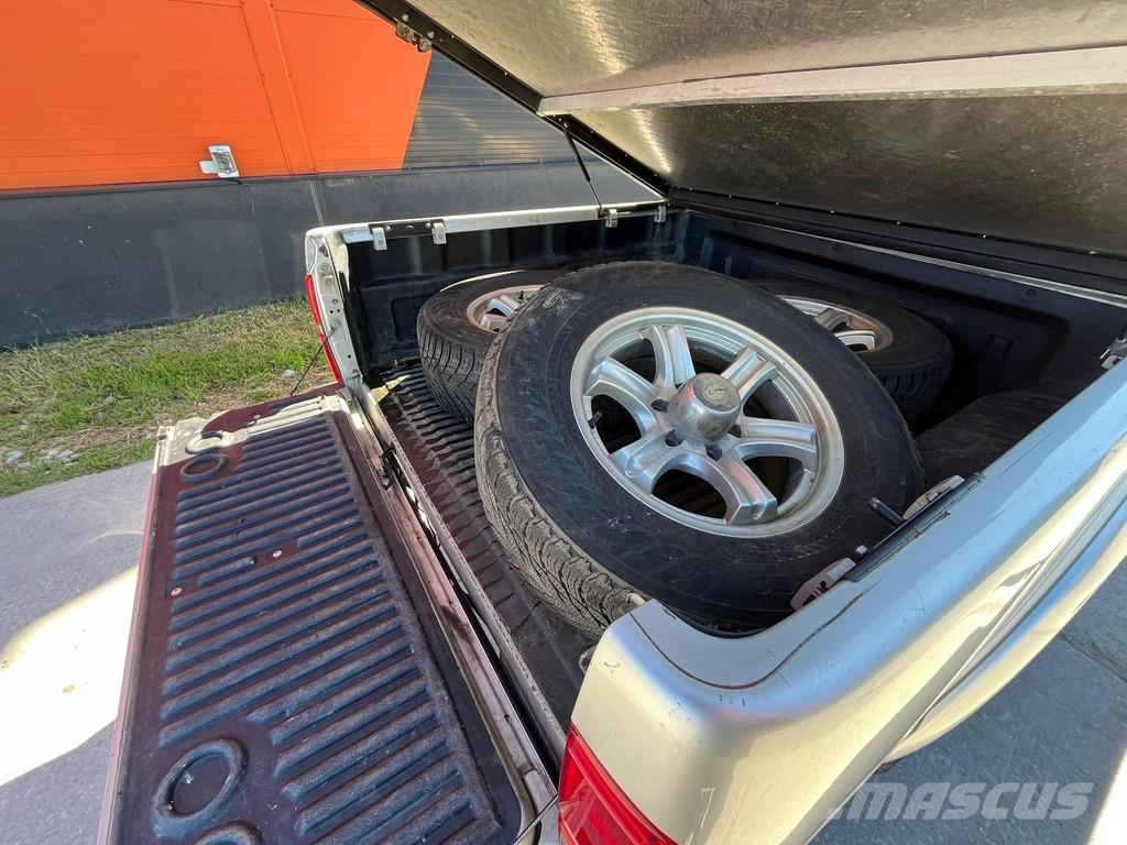 Toyota Hilux 4x4 EU SALES 1300.- Euro TAX WILL BE ADDED Carros