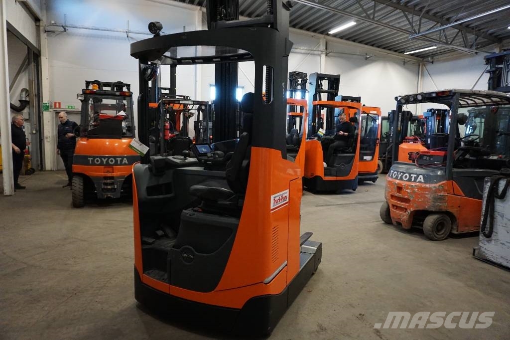 Toyota RRE140HE Retraky