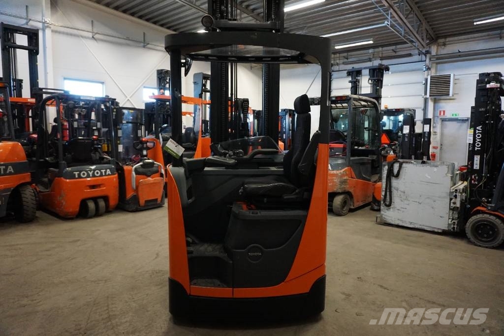 Toyota RRE140HE Retraky