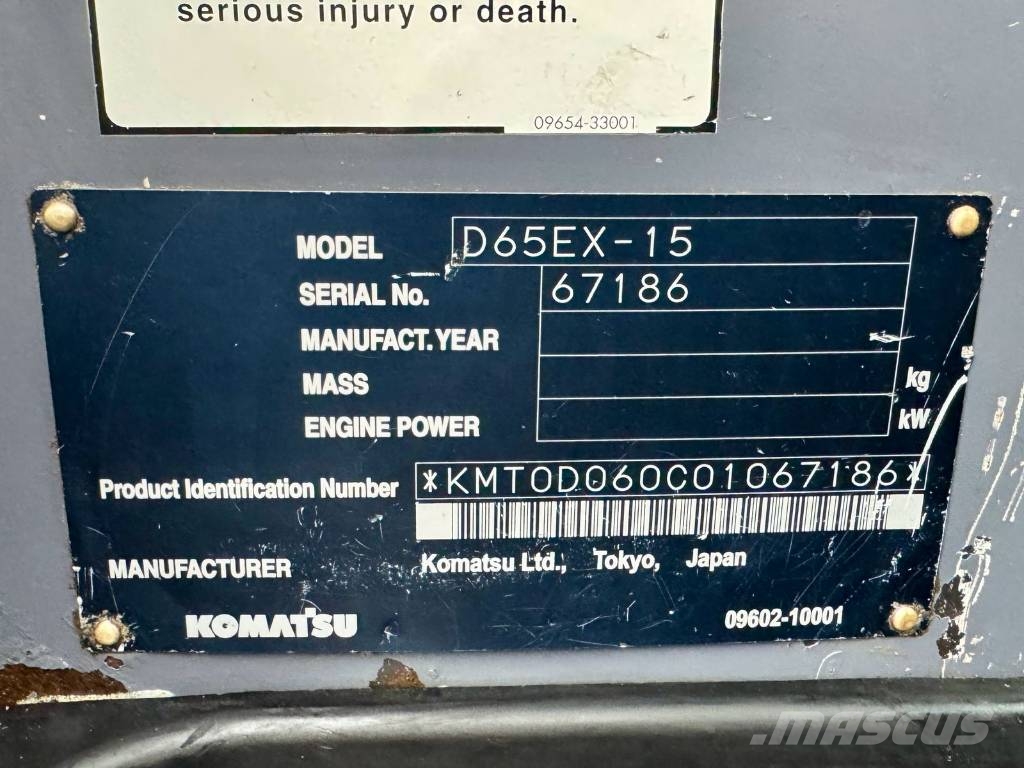 Komatsu D 65 EX-15 Гусеничные бульдозеры