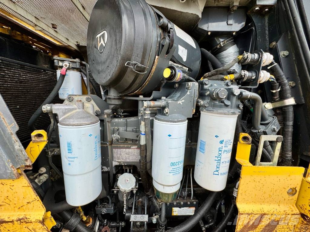 Komatsu D 65 EX-15 Гусеничные бульдозеры