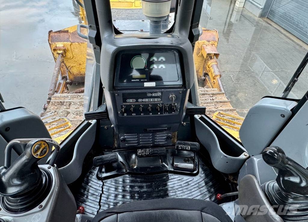 Komatsu D 65 EX-15 Гусеничные бульдозеры