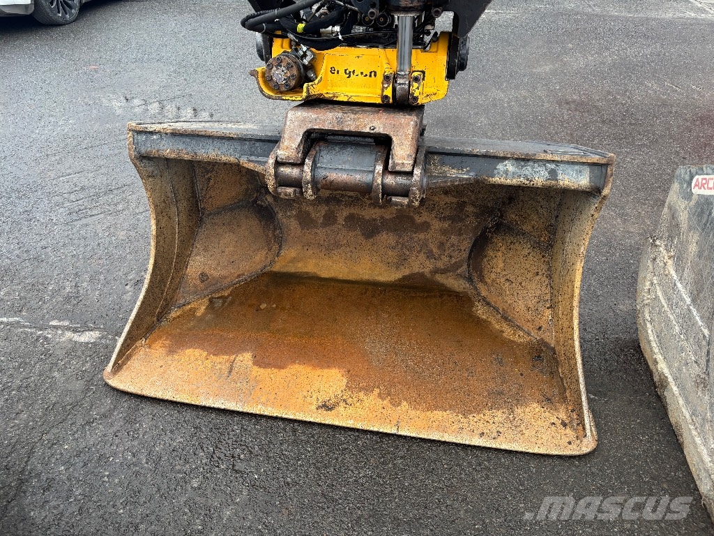 JCB JZ 140 LC / Engcon, 4 kauhaa, Rasvari حفارات زحافة