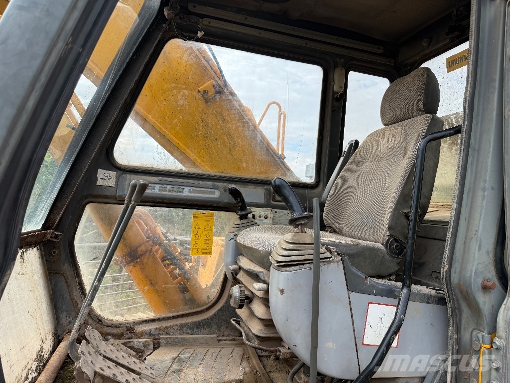 JCB JS 240 LC حفارات زحافة