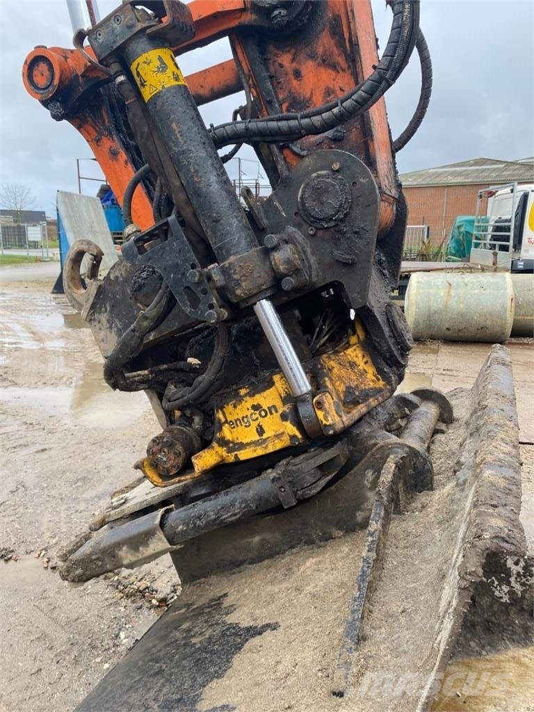 Hitachi ZX 225 US LC-5 B Kāpurķēžu ekskavatori