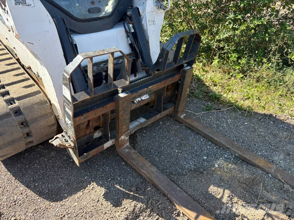 Bobcat T 770 لوادر انزلاقية التوجيه