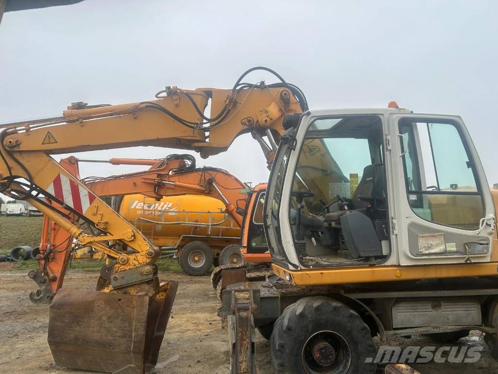 Liebherr A 314 Litronic Pelle sur pneus