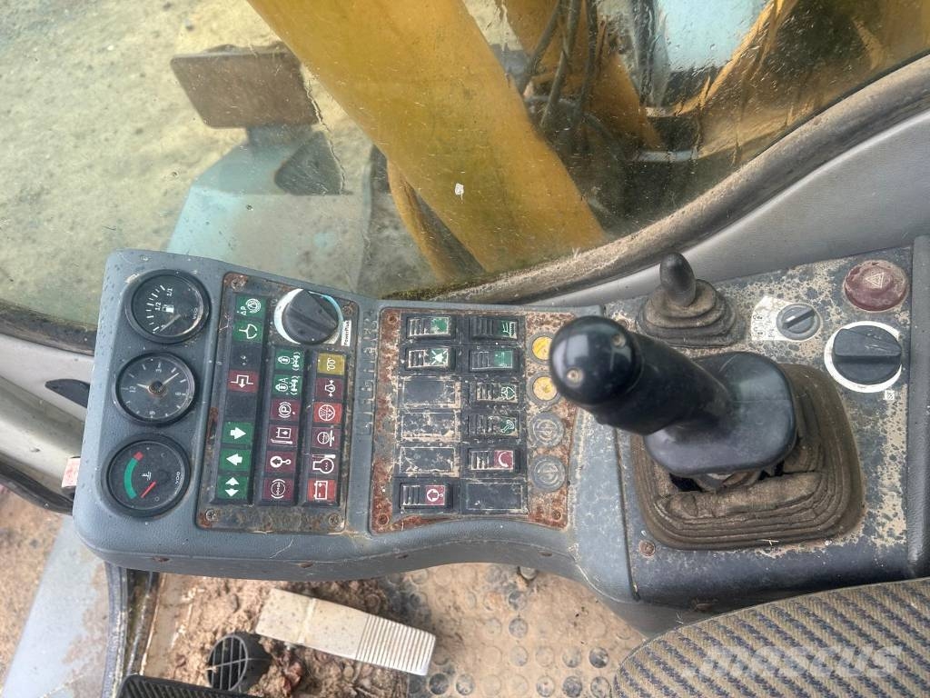 Liebherr A 314 Litronic Pelle sur pneus
