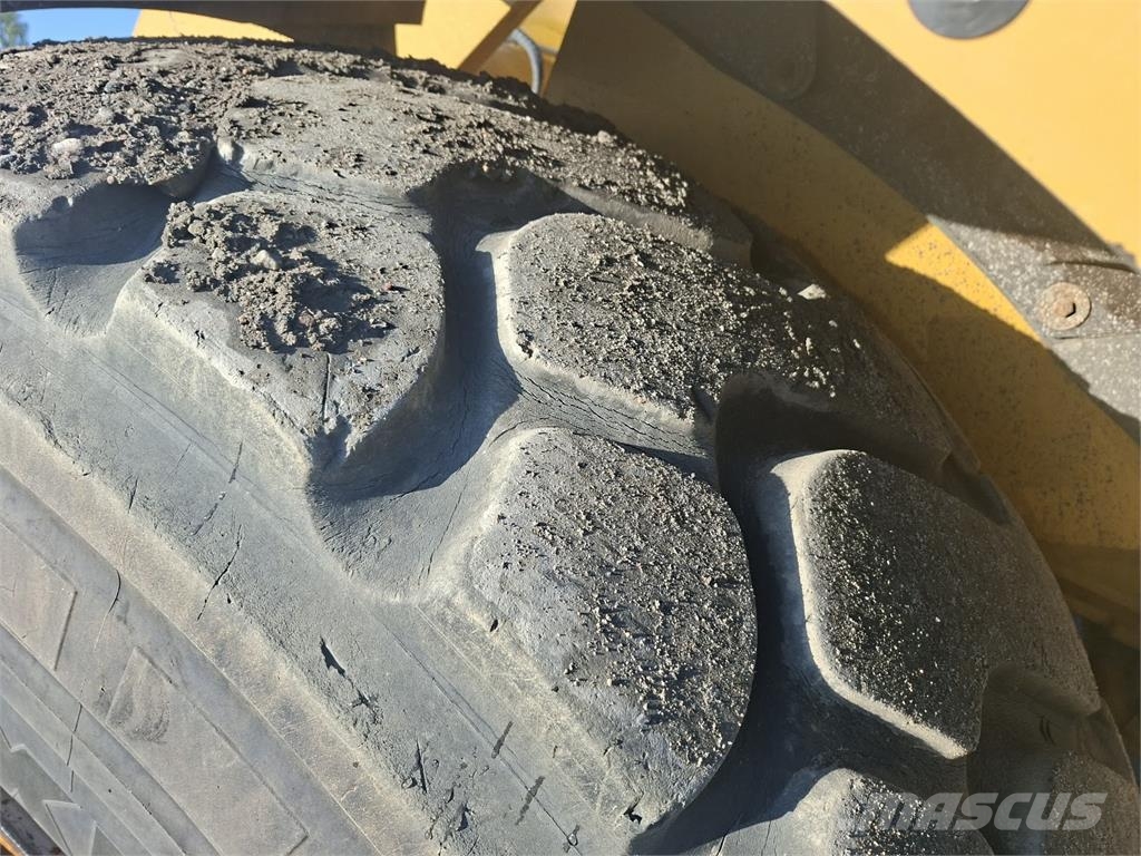 CAT 972M XE Incarcator pe pneuri