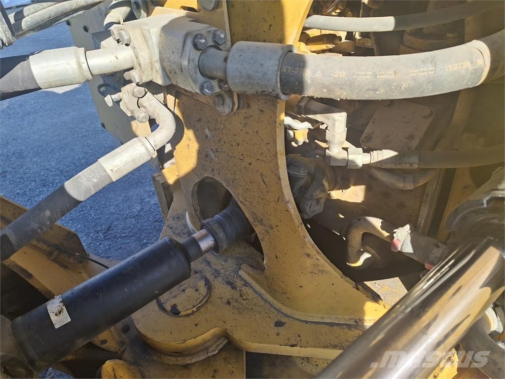 CAT 972M XE Incarcator pe pneuri