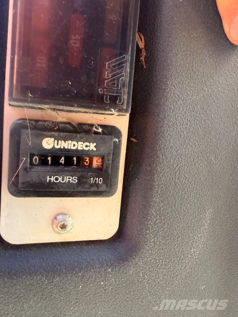 Ausa 600 AP عربات نقل قلابة للمواقع