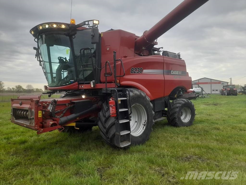 Case IH Axial Flow 8230 Комбайни