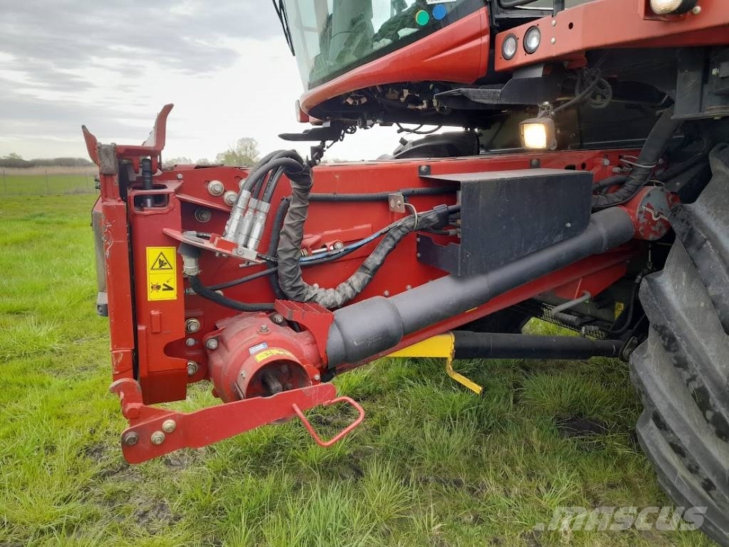 Case IH Axial Flow 8230 Комбайни