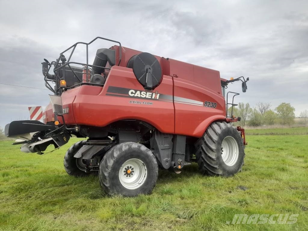 Case IH Axial Flow 8230 Комбайни