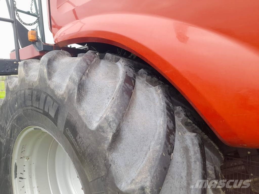 Case IH Axial Flow 8230 Комбайни