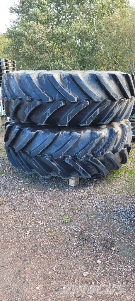 Bridgestone 710/75X42 KOMPLETTA HJUL Roti