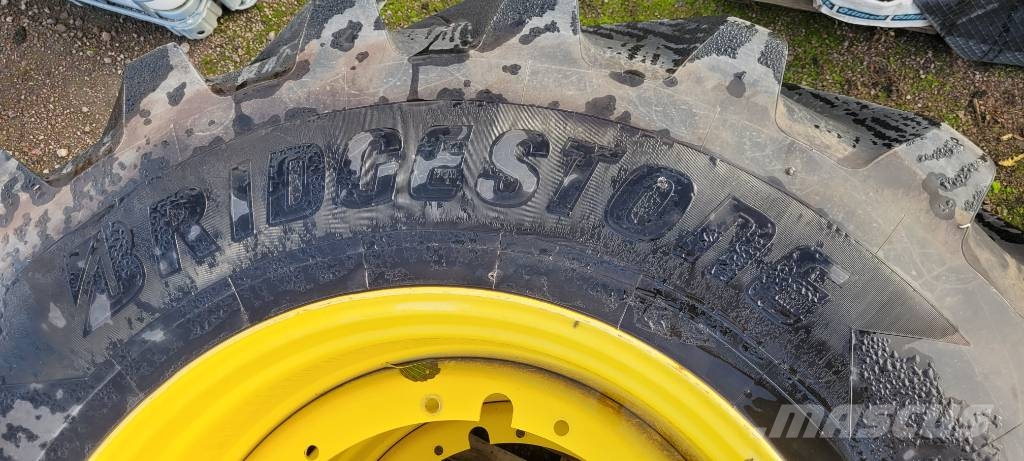Bridgestone 710/75X42 KOMPLETTA HJUL Roti