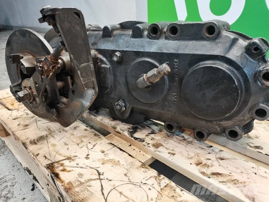 New Holland LM 1740 {Spicer 87530825} intermediate gearbox Transmission