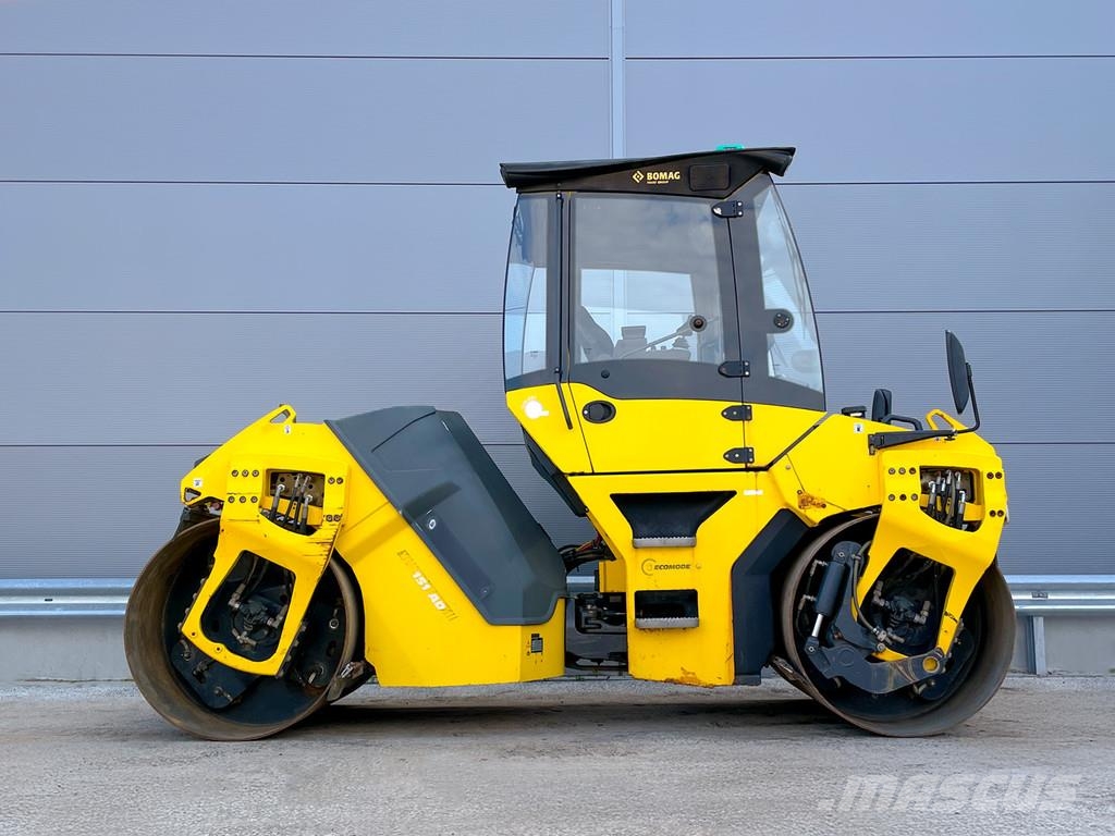 Bomag BW 151 AD-5 مداحل ثنائية الاسطوانة