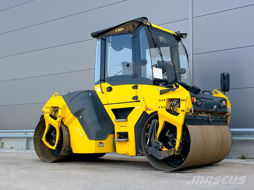 Bomag BW 151 AD-5 مداحل ثنائية الاسطوانة