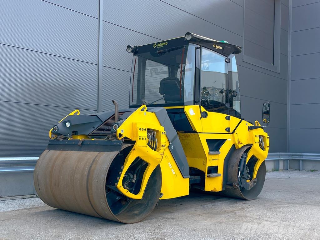 Bomag BW 151 AD-5 مداحل ثنائية الاسطوانة