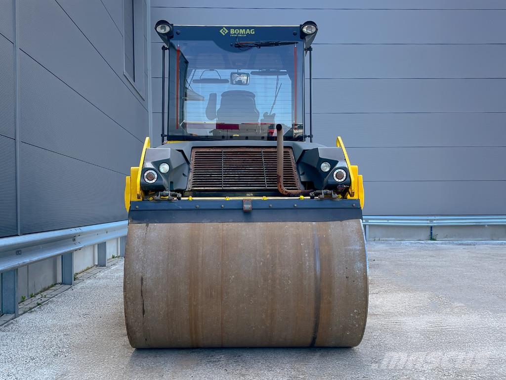 Bomag BW 151 AD-5 مداحل ثنائية الاسطوانة