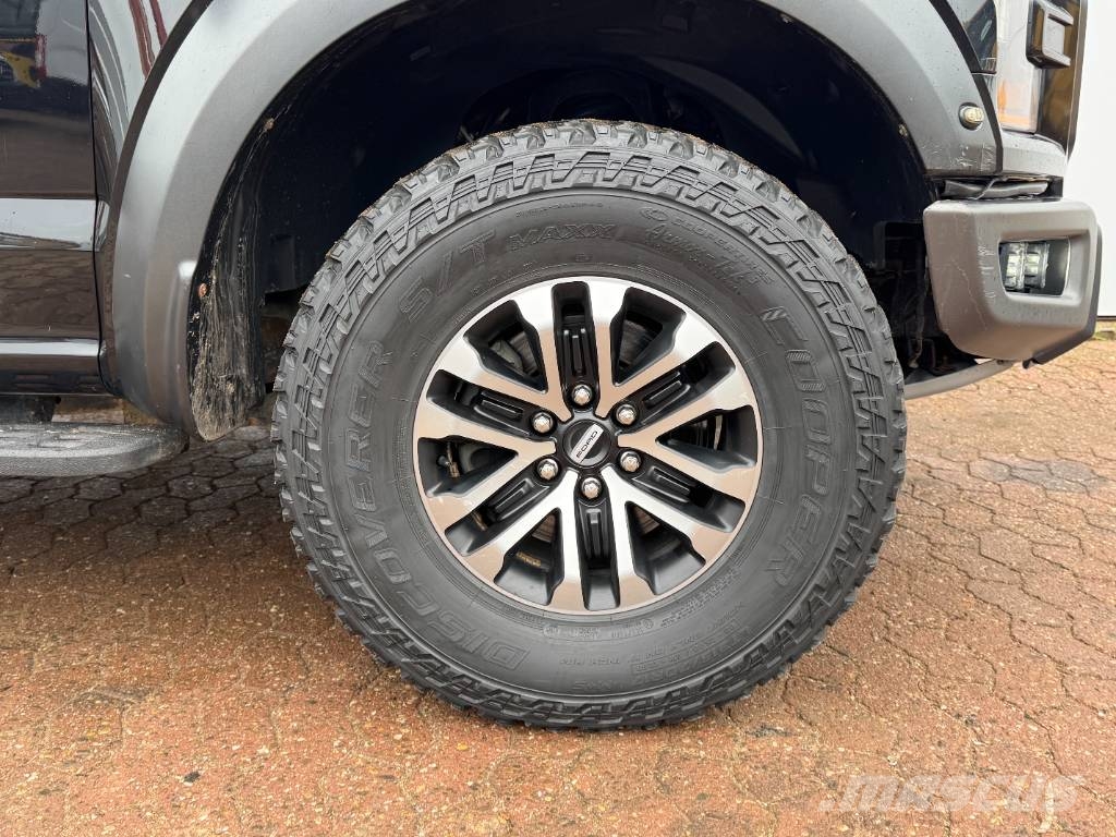 Ford Raptor Avtomobili