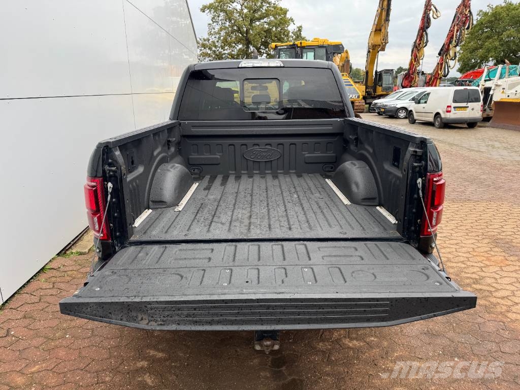 Ford Raptor Avtomobili