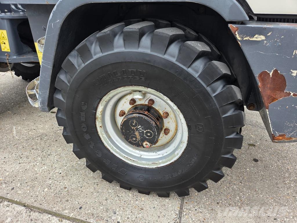 Terex TL80 met 4-cilinder Deutz Kolové nakladače