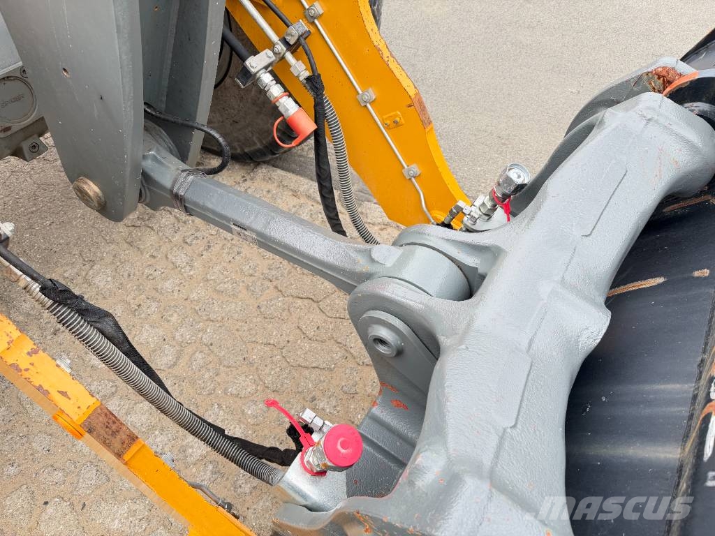 Liebherr L 538 Pale gommate