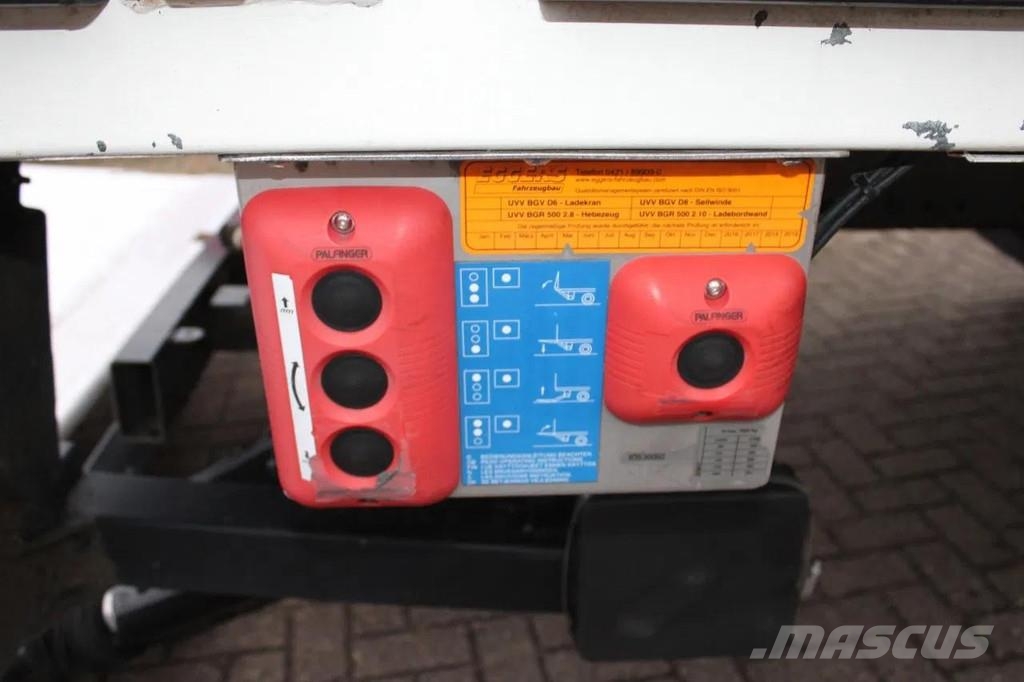 MAN TGL 8.220 + EURO 6 + LIFT Curtainsider trucks