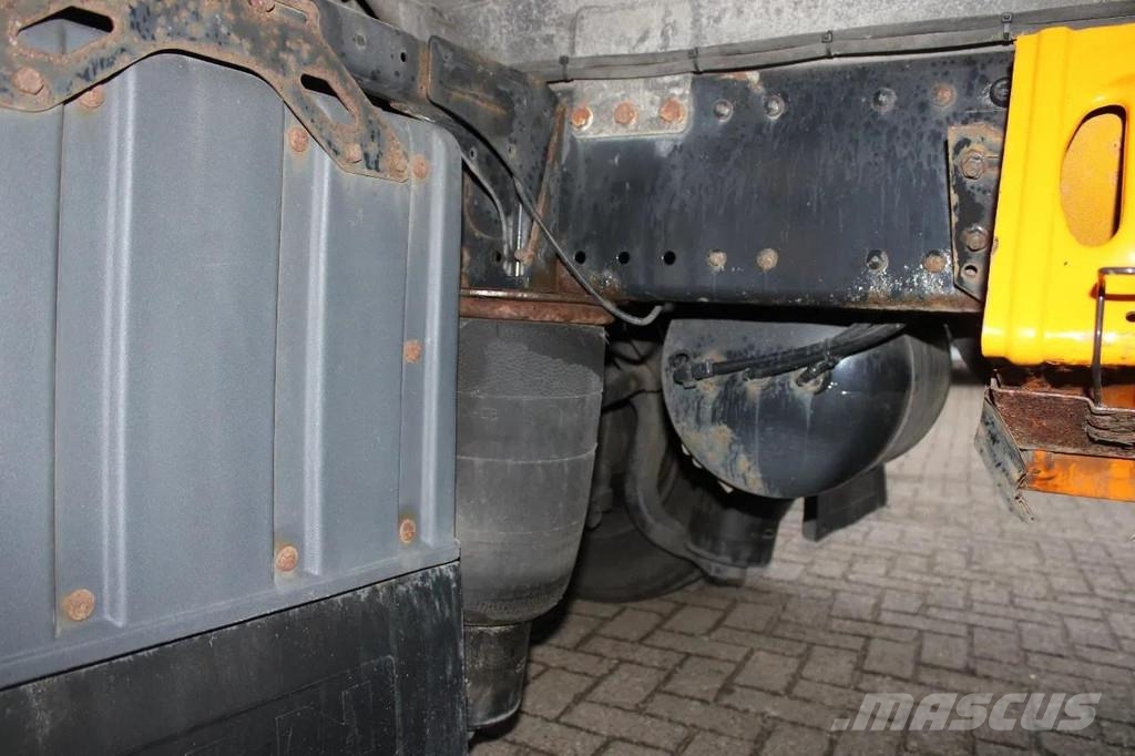 MAN TGL 8.220 + EURO 6 + LIFT Curtainsider trucks