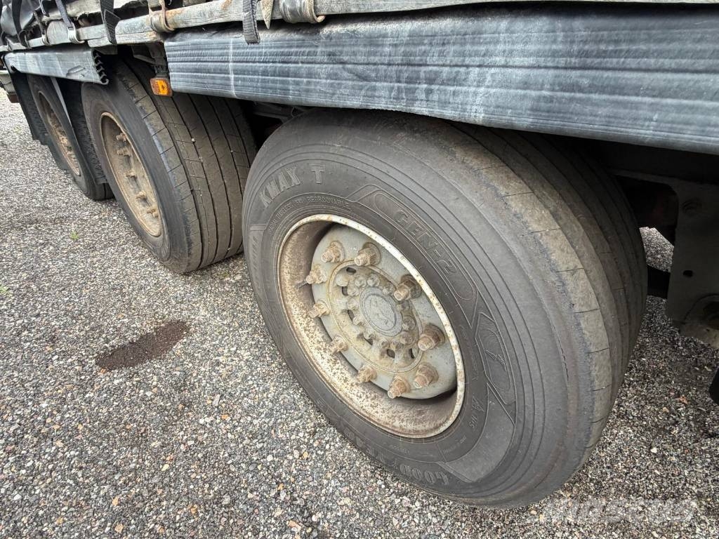 Schmitz Curtainsider Lifting 3104 Polprikolice s ponjavo