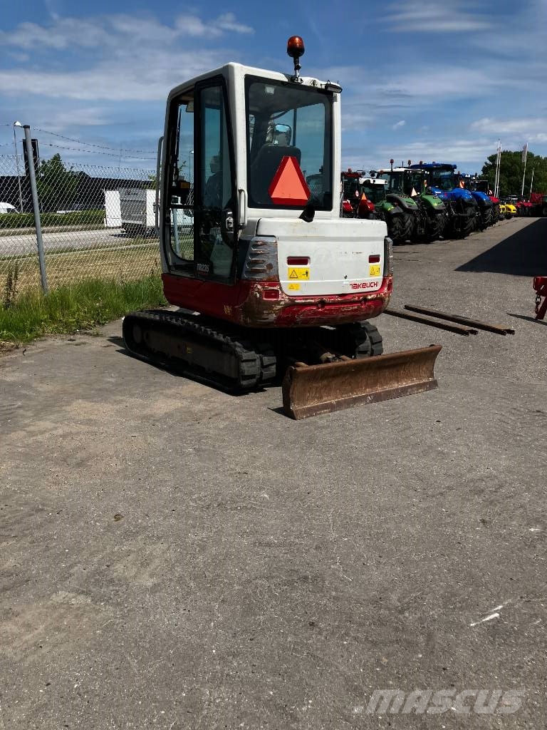 Takeuchi TB 235 CR حفارات صغيرة أقل من 7 طن (حفارات صغيرة)