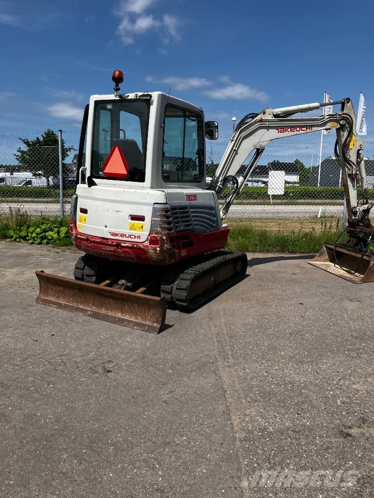 Takeuchi TB 235 CR حفارات صغيرة أقل من 7 طن (حفارات صغيرة)