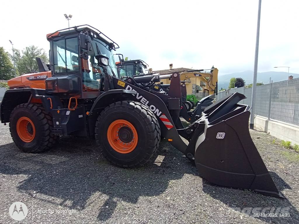 Develon DL 280-7 Iekrāvēji uz riteņiem